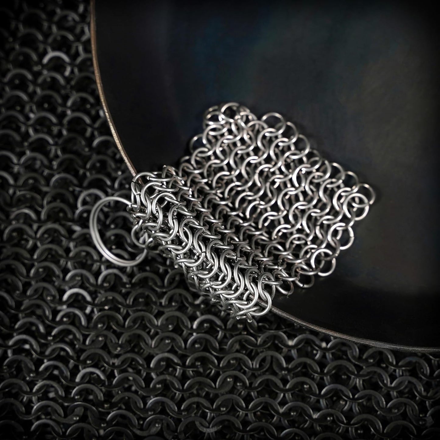 Cast Iron Scrubber 316 Stainless Steel Skillet Cleaner 3.9"X3.9" Chainmail Scrubber Chain Mail Scrub with Hanging Ring for Cast Iron Pre-Seasoned Pans, BBQ Grills Cookware Utensils Cleaning