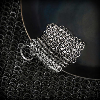 Cast Iron Scrubber 316 Stainless Steel Skillet Cleaner 3.9"X3.9" Chainmail Scrubber Chain Mail Scrub with Hanging Ring for Cast Iron Pre-Seasoned Pans, BBQ Grills Cookware Utensils Cleaning